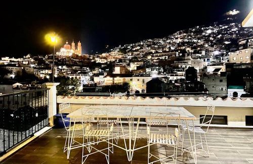 Taxco House | Casa céntrica con garaje