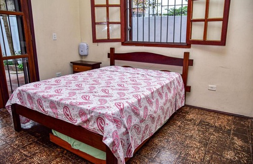 Jardim Virginia House | Casa c piscina e churrasqueira no Guarujá - SP