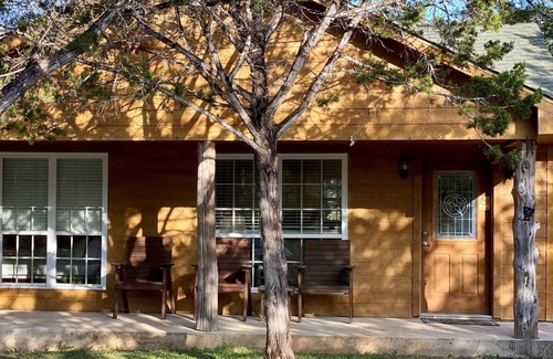Ingram House | Casa Cabin B, 1BR/1BA, Sleeps 4, Porch, Gas Grill, Firepit