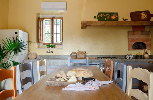 Pontassieve House | Casa Camomilla F: A characteristic and welcoming independent house surrounded by meadows and by green hills, with Free WI-FI.