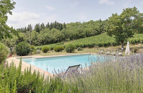 Pontassieve House | Casa Camomilla F: A characteristic and welcoming independent house surrounded by meadows and by green hills, with Free WI-FI.