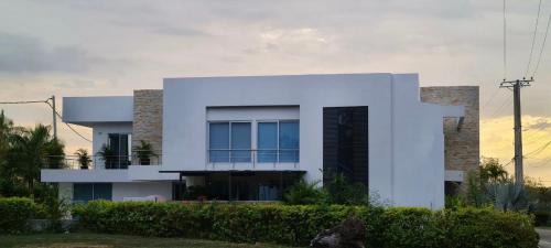 Girardot House | Casa Campestre en Condominio Lagos Del Peñon