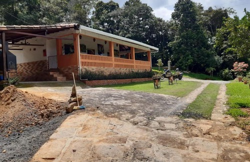 Curiti House | Casa campestre via Curití-San Gil