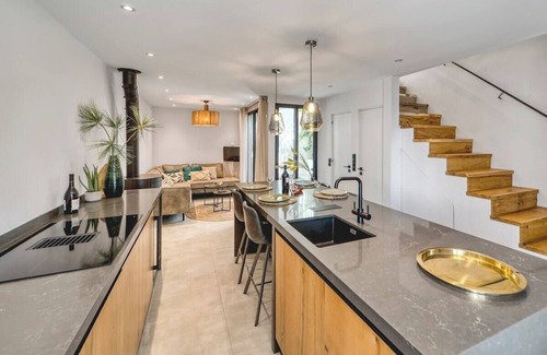 Lagoa e Carvoeiro Ski Chalet | Casa Caracol - Fancy Townhouse with all Thinkable Luxury