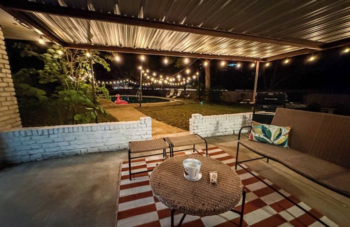 Castle Hills House | Casa Castillo 5BR w/Pool + Patio & Game Room