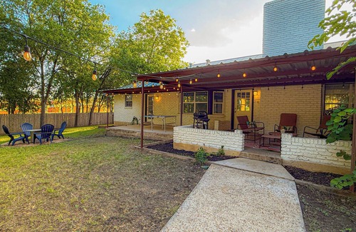 Castle Hills House | Casa Castillo 5BR w/Pool + Patio & Game Room