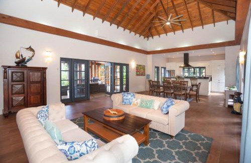 Lawson Rock House | Casa Catarata home