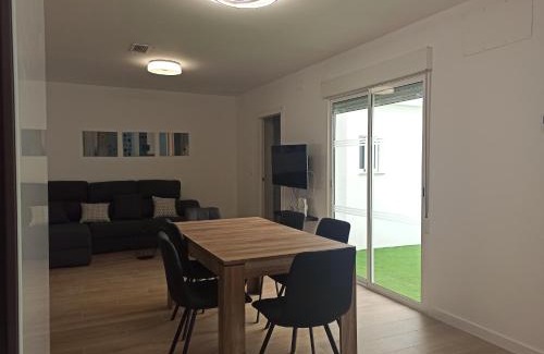 Sagunto House | Casa cerca de la playa con patio y garaje privado