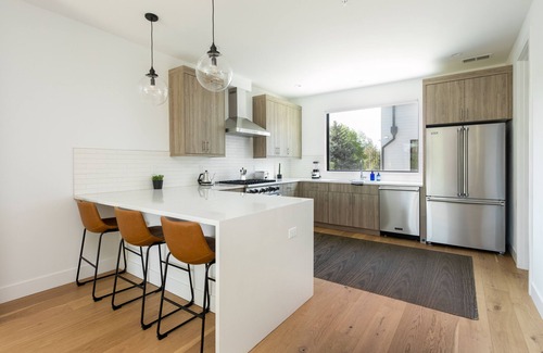 Whittier House | *Casa Clem* Modern, Clean, Luxury Townhome, Walk to Pearl St. w/Flatiron Views!