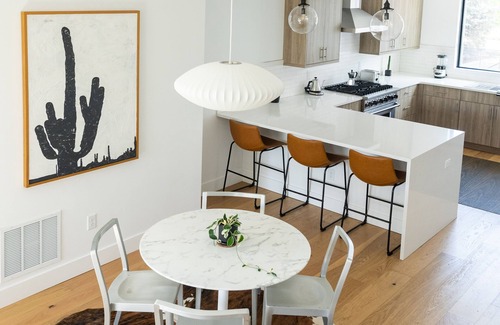 Whittier House | *Casa Clem* Modern, Clean, Luxury Townhome, Walk to Pearl St. w/Flatiron Views!