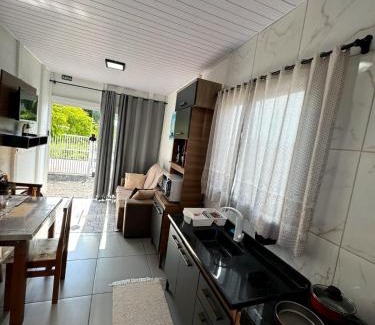 Praia da Armacao do Itapocoroi House | CASA CLIMATIZADA COM HIDROMASSAGEM PRÓXIMO BETO CARRERO E PRAIAS - Casa 1 DuMar Hospedagem