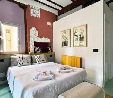 Old Town Apartment | Casa Colgada Mirador de Leonor by Gloove
