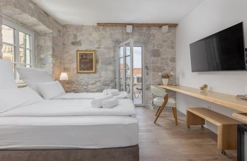 Makarska Old Town House | Casa Columba - 4 Star Design Boutique Hotel with Outdoor Pool & Private Garden