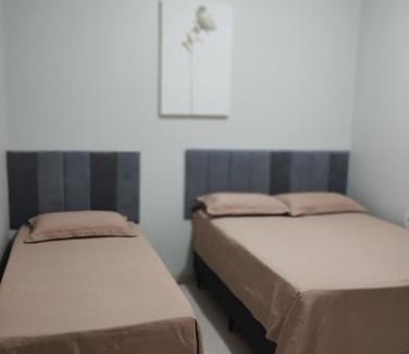 Sinop House | Casa com ar no quarto garagem espaço que cabe uma camionete cozinha completa