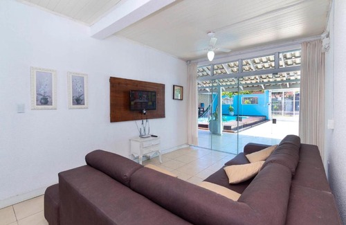 Morrinhos House | CASA COM PISCINA EM MORRINHOS- Rua Hortência