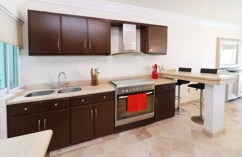 Zona Dorada House | Casa con alberca privada a unos pasos del mar