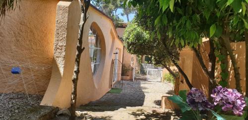 Palamos Villa | Casa con jardín a 45 metros de la playa. ES.