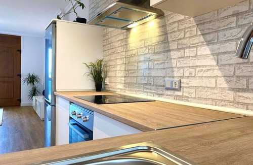 Mogro Apartment | Casa con jardin a 2 min playa, garaje privado