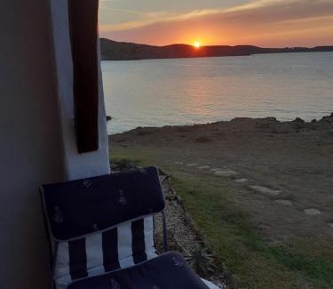 Fornells Apartment | Casa con jardin ,vistas al mar y atardecer en Playas de Fornells