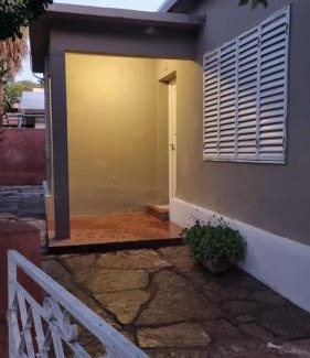 Villa Giardino House | Casa con pileta y excelente ubicación a una cuadra de la plaza principal en Villa Giardino