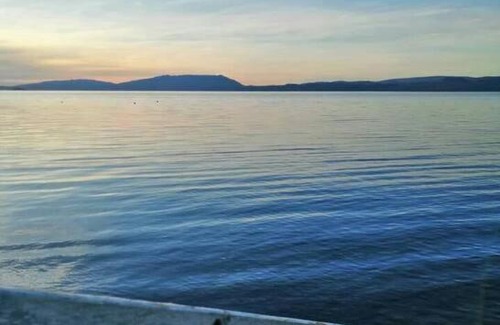Villarrica House | Casa con vista al lago y playa privada