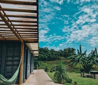 Bueno Brandao Villa | Casa Container com SPA e linda vista para a Serra da Mantiqueira