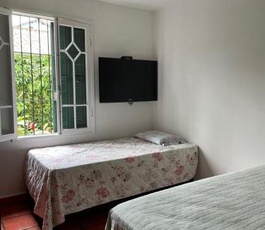 Centro House | Casa da Árvore Bertioga