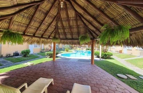 Ixtapa House | Casa de 3 habitaciones con alberca