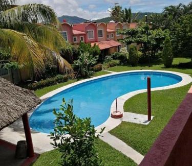 Ixtapa House | Casa de 3 habitaciones con alberca
