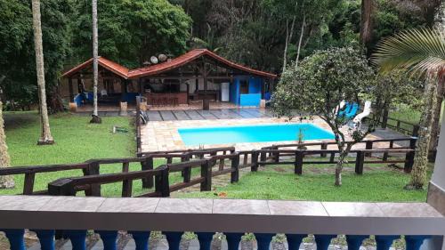 Juquitiba House | Casa de campo agradável com piscina, parquinho, lago, riacho, quadra, sinuca e mais!