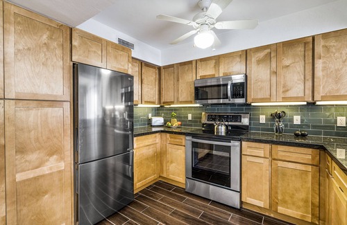 Kailua-Kona Condo | Casa De Emdeko 219 2 Bdrm DIRECT Ocean Front CORNER unit, Wrap around Lanai!