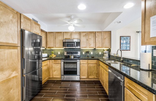 Kailua-Kona Condo | Casa De Emdeko 219 2 Bdrm DIRECT Ocean Front CORNER unit, Wrap around Lanai!