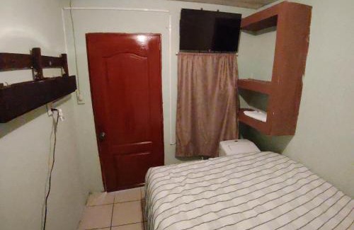 San Salvador House | Casa de huéspedes libertad