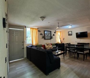 Downtown Cancun Apartment | Casa de la orquidia