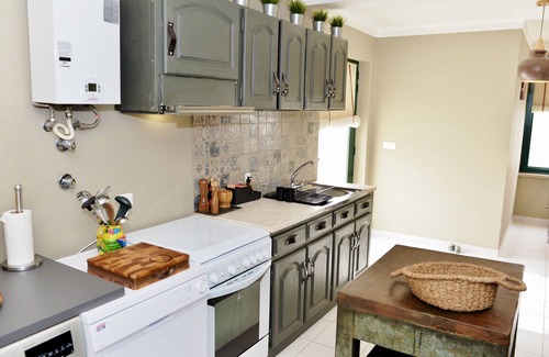 Nazare House | Casa de Norte - Fabulous 2 bedroom 2 story house with private pool (sleeps 6)