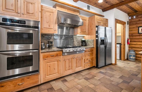 Big Bear Lake House | Casa De Oso Lakefront - Make memories at this stunning home! Billiards & Cinema room