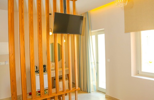 Old Town Hotel | Casa de Potie - Casa 7: Double Room With Balcony in the Heart of Chania Old Town