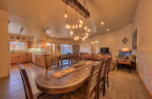 Moab House | Casa de Zia- Downtown, Hot tub, Fireplace, Indoor Pool, Sleeps 9 - 6 in bedrooms