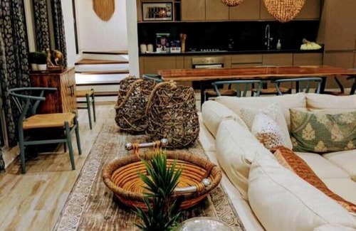 La Veleta Villa | Casa del Alma Gitana~Secluded Boho Luxe Villa with Private Pool/Roof Deck/Garden