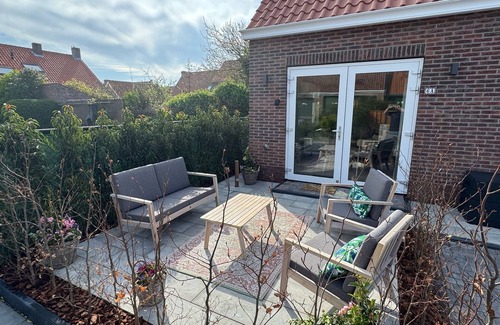 Westkapelle House | Casa Del Faro, Charming 2-bedroom house with WiFi and AC in adorable Westkapelle