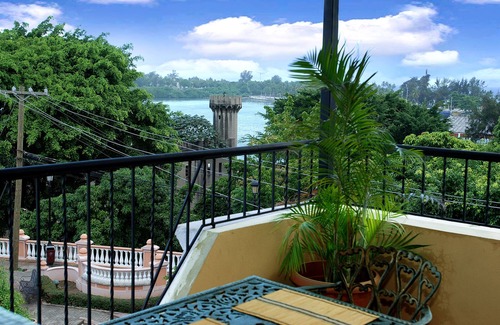 Zona Colonial House | Casa Del Sol is a mansion located in the heart of the colonial zone.