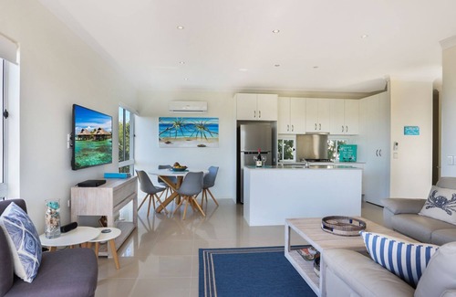 Sunrise Beach House | Casa del Sol - Walk to Beach and Local Cafe