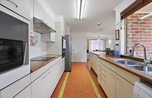 Kiama Heights House | Casa del SolnKiama 4 Bed with Pool & Spa, Sun-Drenched and North-Facing 🌞🏊🌴