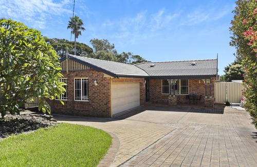 Kiama Heights House | Casa del SolnKiama 4 Bed with Pool & Spa, Sun-Drenched and North-Facing 🌞🏊🌴