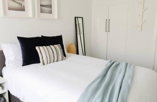 Henley Beach Apartment | Casa Del Soul, on the beach, steps to Henley Square!