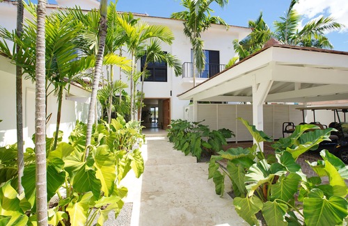 Casa de Campo Villa | Casa Delfín by Luxe Haus™ – Luxury Riverfront Villa w/Pool, Staff & Golf Carts