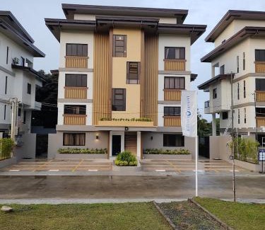 Tagaytay Apartment | Casa Devino - Discover the Perfect Condo Getaway in Luxury, Kareoke, Netflix, Free Parking