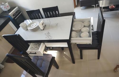 Tagaytay Apartment | Casa Devino - Discover the Perfect Condo Getaway in Luxury, Kareoke, Netflix, Free Parking