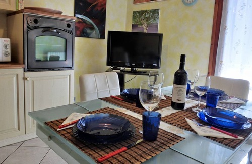Scandicci Apartment | Casa di Giada bright apartment 100 meters from the tramway to Florence