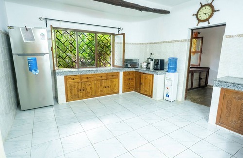Diani Beach Villa | Casa Di Mia Villa, with Pool & 3 min walk to Beach.